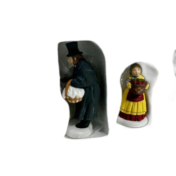 Dept 56 - The Spirit of Giving - Set of 3 - 58322 The Heritage Collection - Picture 5 of 10